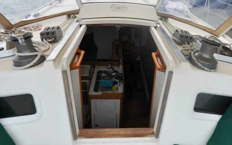 Slide: The Image of J/42 - Canty - Cockpit - Companionway - 4638864