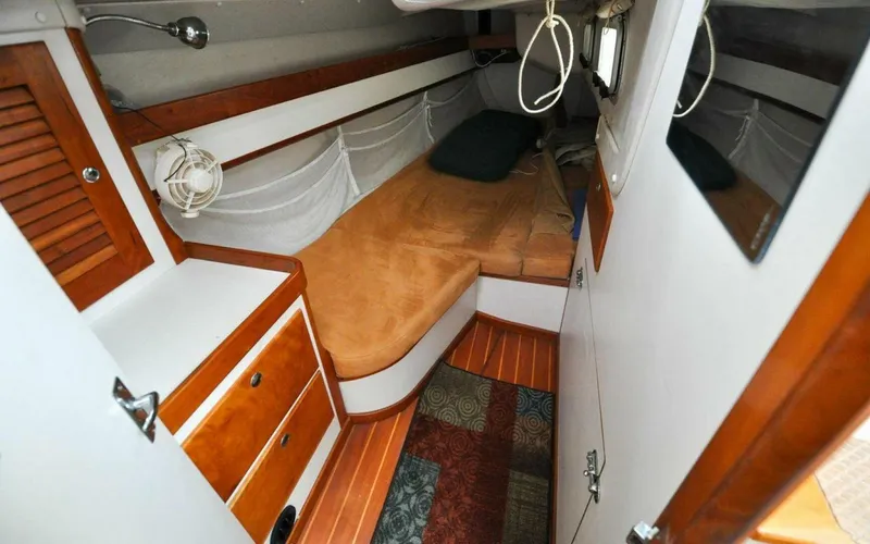 Slide: The Image of J/42 - Canty - Aft Cabin - 4638954