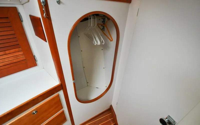 Slide: The Image of J/42 - Canty - Forward Cabin - Storage - 4638963