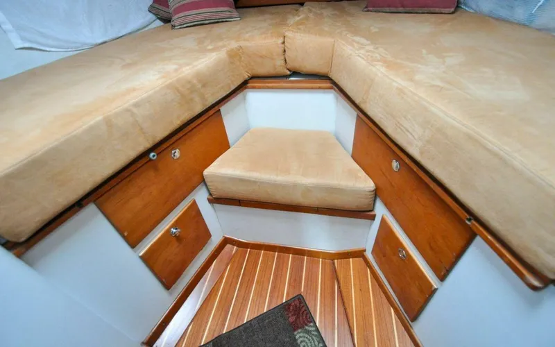 Slide: The Image of J/42 - Canty - Forward Cabin - Settee/Storage - 4638968