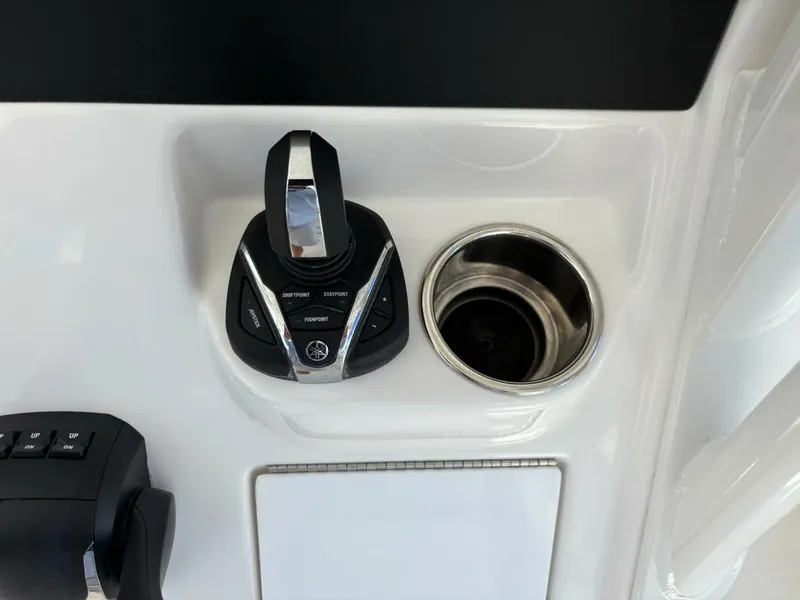 Slide: The Image of Regulator Marine 30 XO 2025 - 5283415