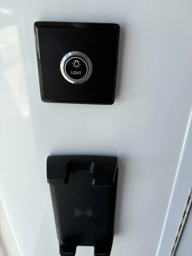 Slide: The Image of Regulator Marine 30 XO 2025 - 5283406