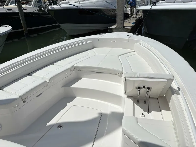 Slide: The Image of Regulator Marine 30 XO 2025 - 5283380