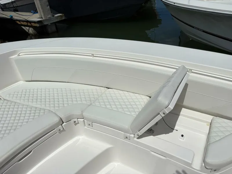 Slide: The Image of Regulator Marine 30 XO 2025 - 5283418