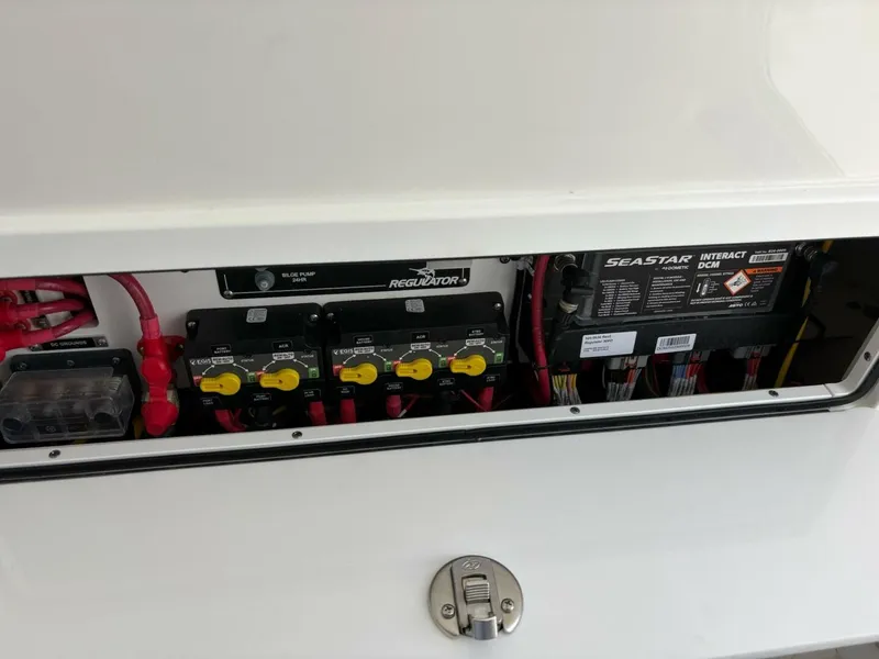 Slide: The Image of Regulator Marine 30 XO 2025 - 5283404