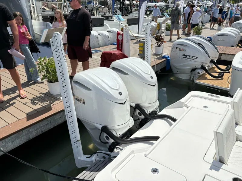Slide: The Image of Regulator Marine 30 XO 2025 - 5283390