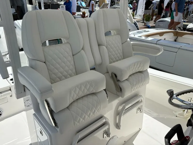 Slide: The Image of Regulator Marine 30 XO 2025 - 5283407