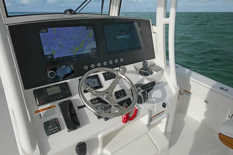 Slide: The Image of Regulator Marine 30 XO 2025 - 4641944