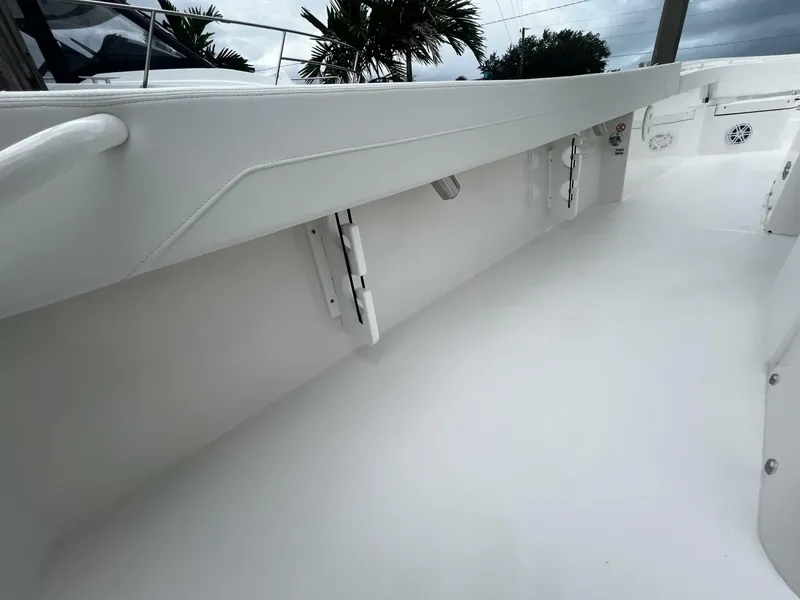 Slide: The Image of Regulator Marine 30xo 2025 - 4641982