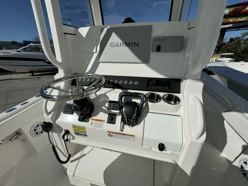 Slide: The Image of Regulator Marine 23 CC 2025 - 5112517