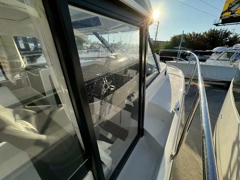 Slide: The Image of Jeanneau NC 1095 Weekender 2025 - 4857531