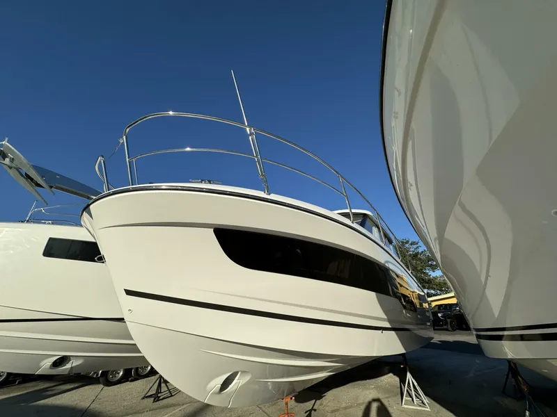 Slide: The Image of Jeanneau NC 1095 Weekender 2025 - 4857521