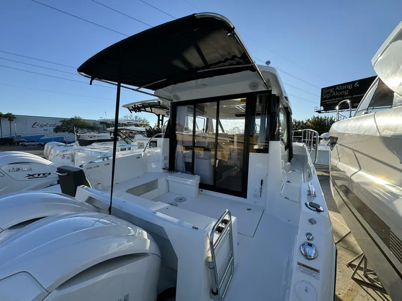 Slide: The Image of Jeanneau NC 1095 Weekender 2025 - 4857522