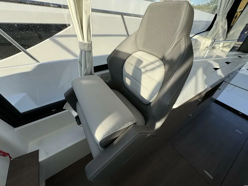 Slide: The Image of Jeanneau NC 1095 Weekender 2025 - 4857527