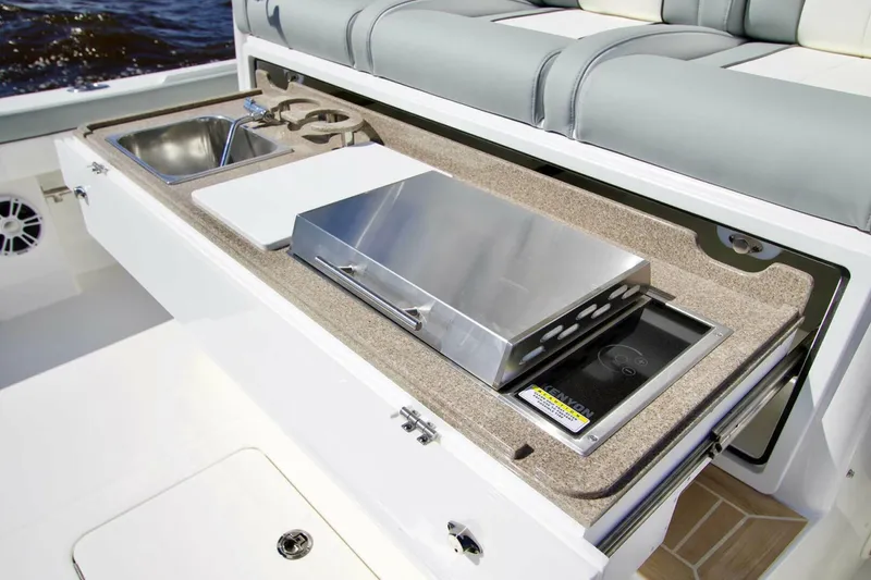 Slide: The Image of Regulator Marine 41 CC 2025 - 4642117