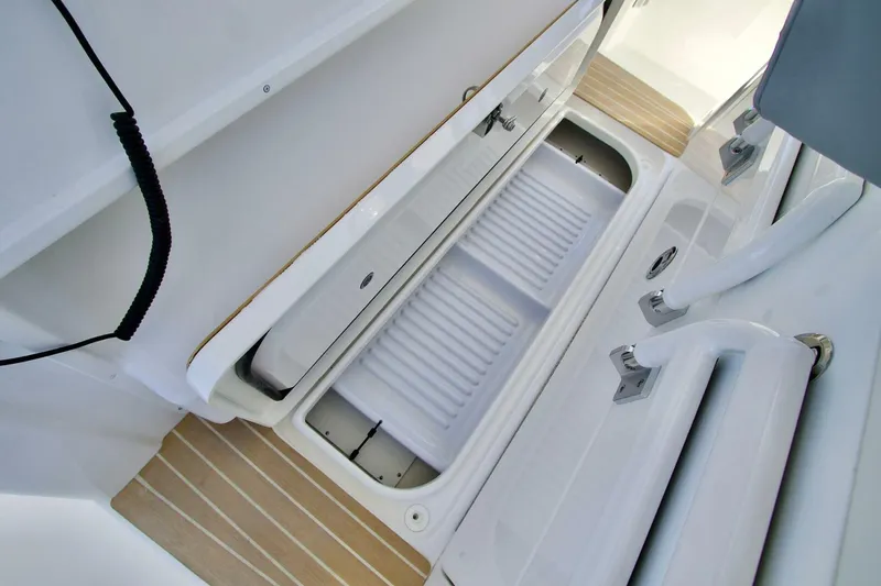 Slide: The Image of Regulator Marine 41 CC 2025 - 4642123