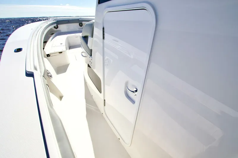 Slide: The Image of Regulator Marine 41 CC 2025 - 4642126