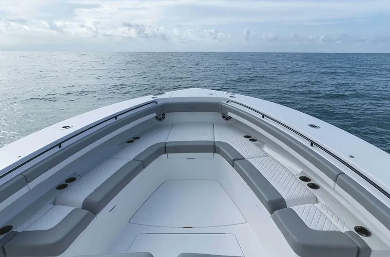 Slide: The Image of Regulator Marine 41 CC 2025 - 4642169