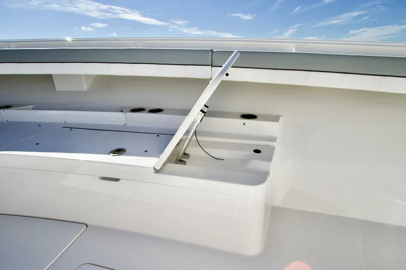 Slide: The Image of Regulator Marine 41 CC 2025 - 4642127