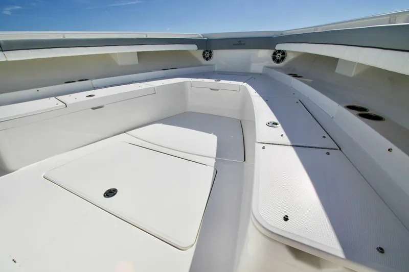 Slide: The Image of Regulator Marine 41 CC 2025 - 4642152