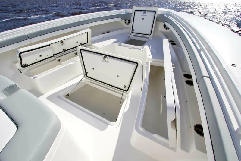 Slide: The Image of Regulator Marine 41 CC 2025 - 4642139