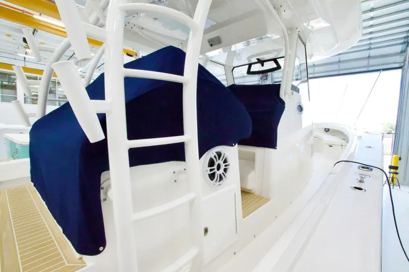 Slide: The Image of Regulator Marine 41 CC 2025 - 4642158