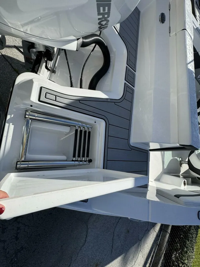 Slide: The Image of Monterey M225 2024 - 5116259