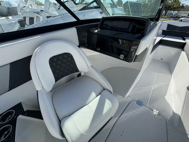 Slide: The Image of Monterey M225 2024 - 5116270