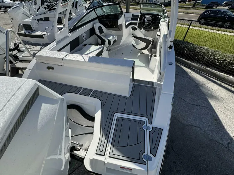 Slide: The Image of Monterey M225 2024 - 5116260