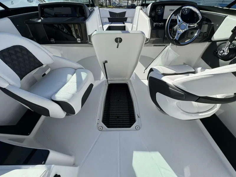 Slide: The Image of Monterey M225 2024 - 5116267