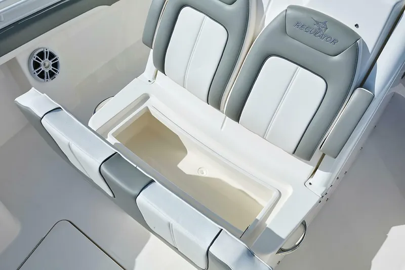 Slide: The Image of Regulator Marine 28cc 2026 - 4642657