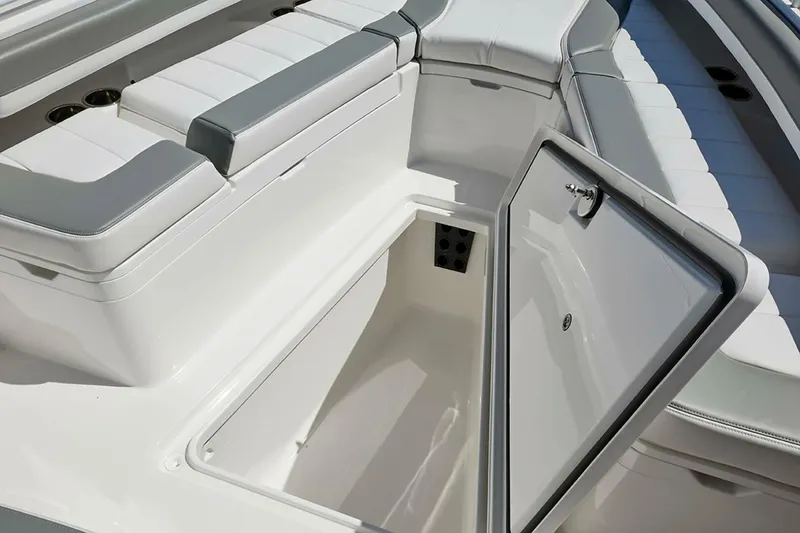 Slide: The Image of Regulator Marine 28cc 2026 - 4642659