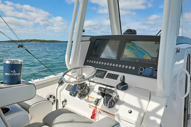 Slide: The Image of Regulator Marine 28cc 2026 - 4642662