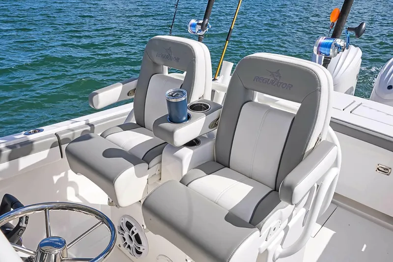 Slide: The Image of Regulator Marine 28cc 2026 - 4642664