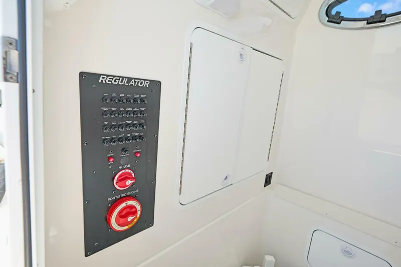 Slide: The Image of Regulator Marine 28cc 2026 - 4642669