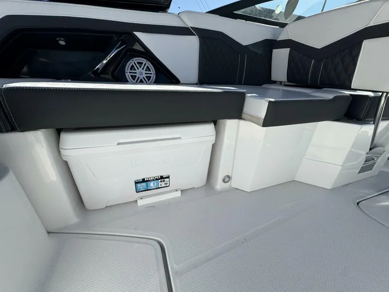 Slide: The Image of Monterey 255ss 2024 - 5116449