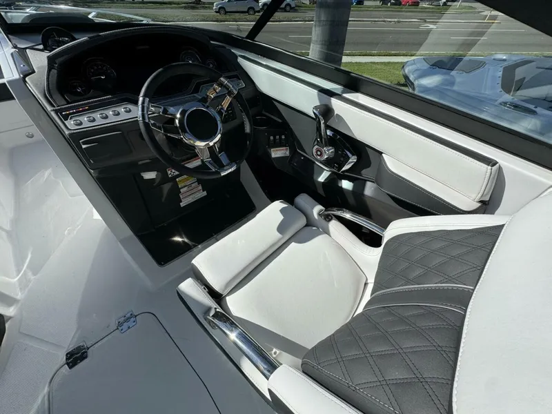 Slide: The Image of Monterey 255ss 2024 - 5116454