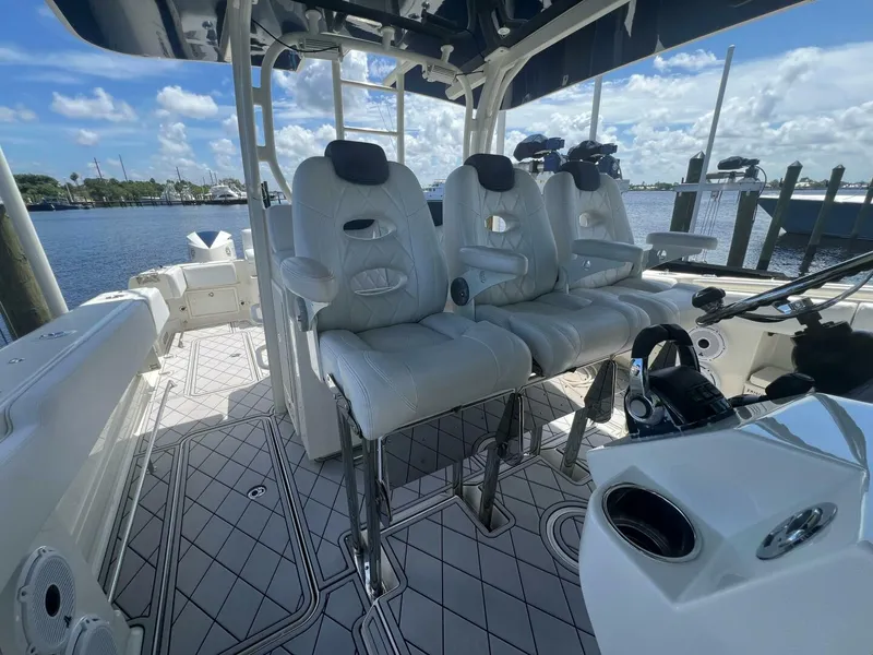 Slide: The Image of HCB 42 Five Wahoos Helm 2015 HCB 42 Five Wahoos - 4646225