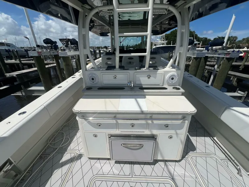 Slide: The Image of HCB 42 Five Wahoo Console 2015 HCB 42 Five Wahoos - 4646228