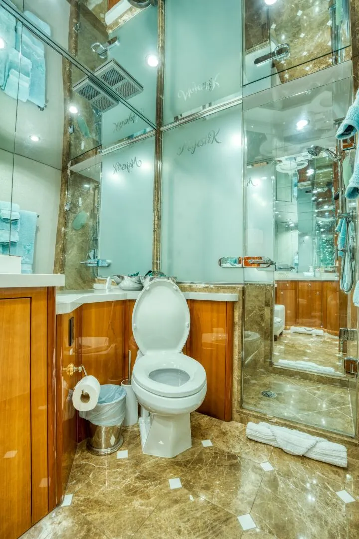 Slide: The Image of Hatteras 80 Enclosed Bridge 2007 - 4648153