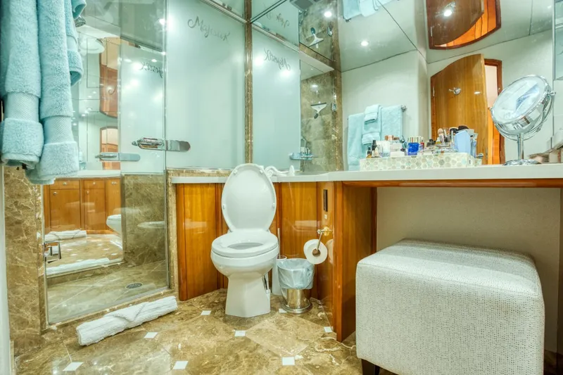 Slide: The Image of Hatteras 80 Enclosed Bridge 2007 - 4651898