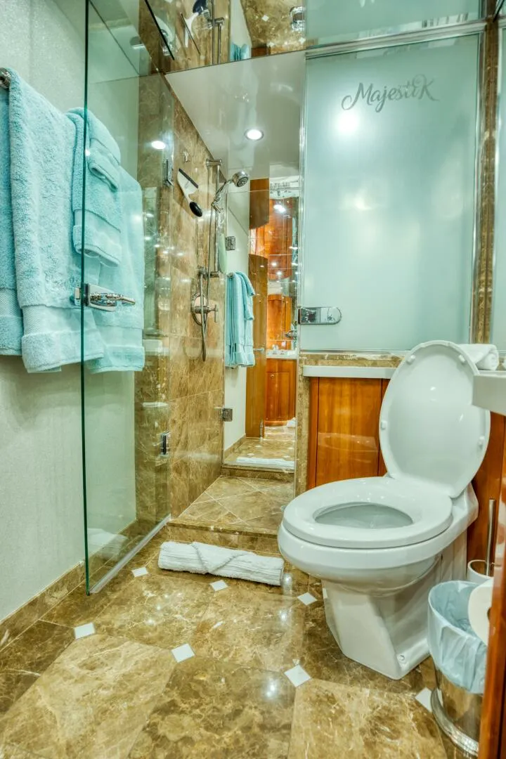 Slide: The Image of Hatteras 80 Enclosed Bridge 2007 - 4651899