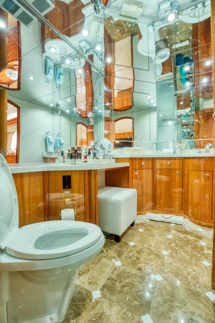 Slide: The Image of Hatteras 80 Enclosed Bridge 2007 - 4648178