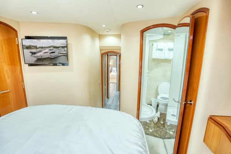 Slide: The Image of Hatteras 80 Enclosed Bridge 2007 - 4648217