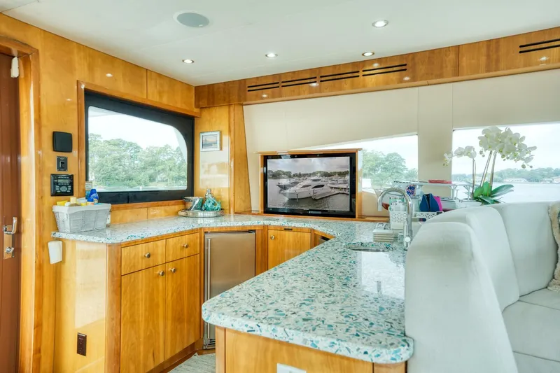 Slide: The Image of Hatteras 80 Enclosed Bridge 2007 - 4648251