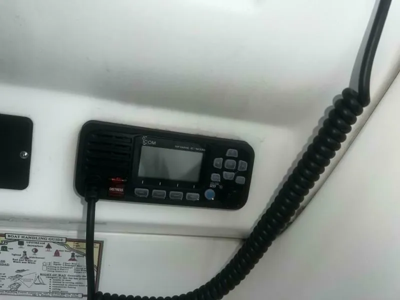 Slide: The Image of ICOM VHF - 4649127