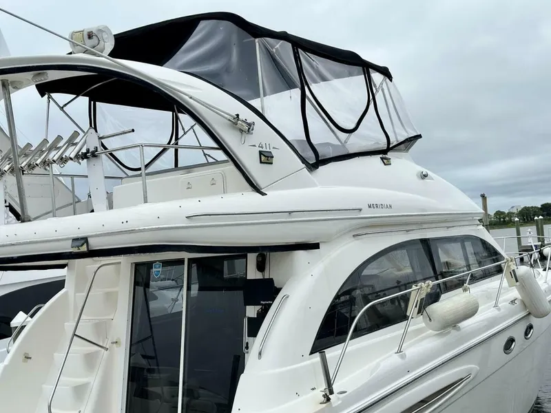 Slide: The Image of Meridian 411 Sedan 2007 - 4652911