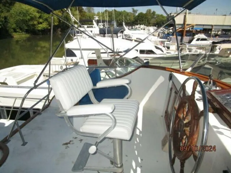 Slide: The Image of 49' DeFever flybridge port - 4653075