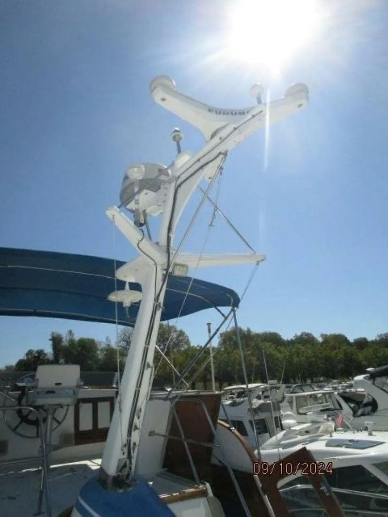 Slide: The Image of 49' DeFever mast - 4653089