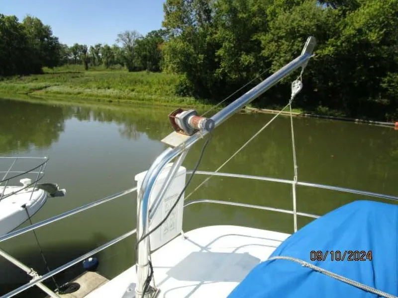 Slide: The Image of 49' DeFever tender davit - 4653151